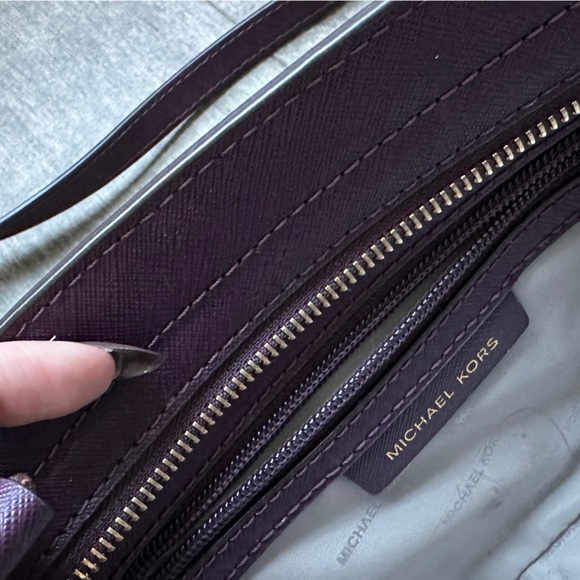 Michael Kors RARE Plum Selma Leather Crossbody Bag - Picture 4 of 4